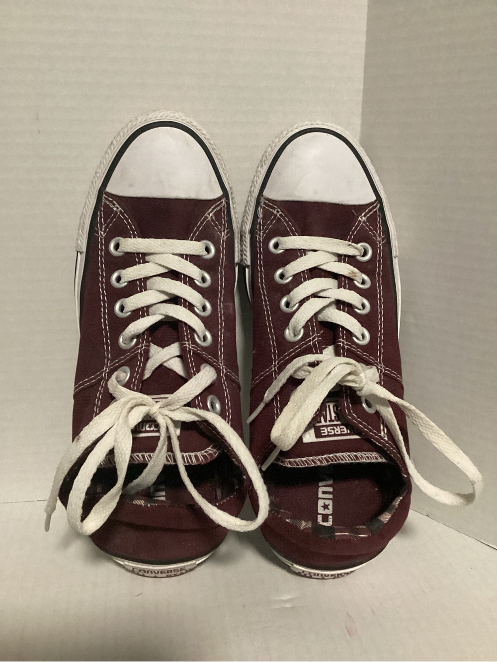 Converse Low Top Sneakers in Burgundy and White Women’s 7.5